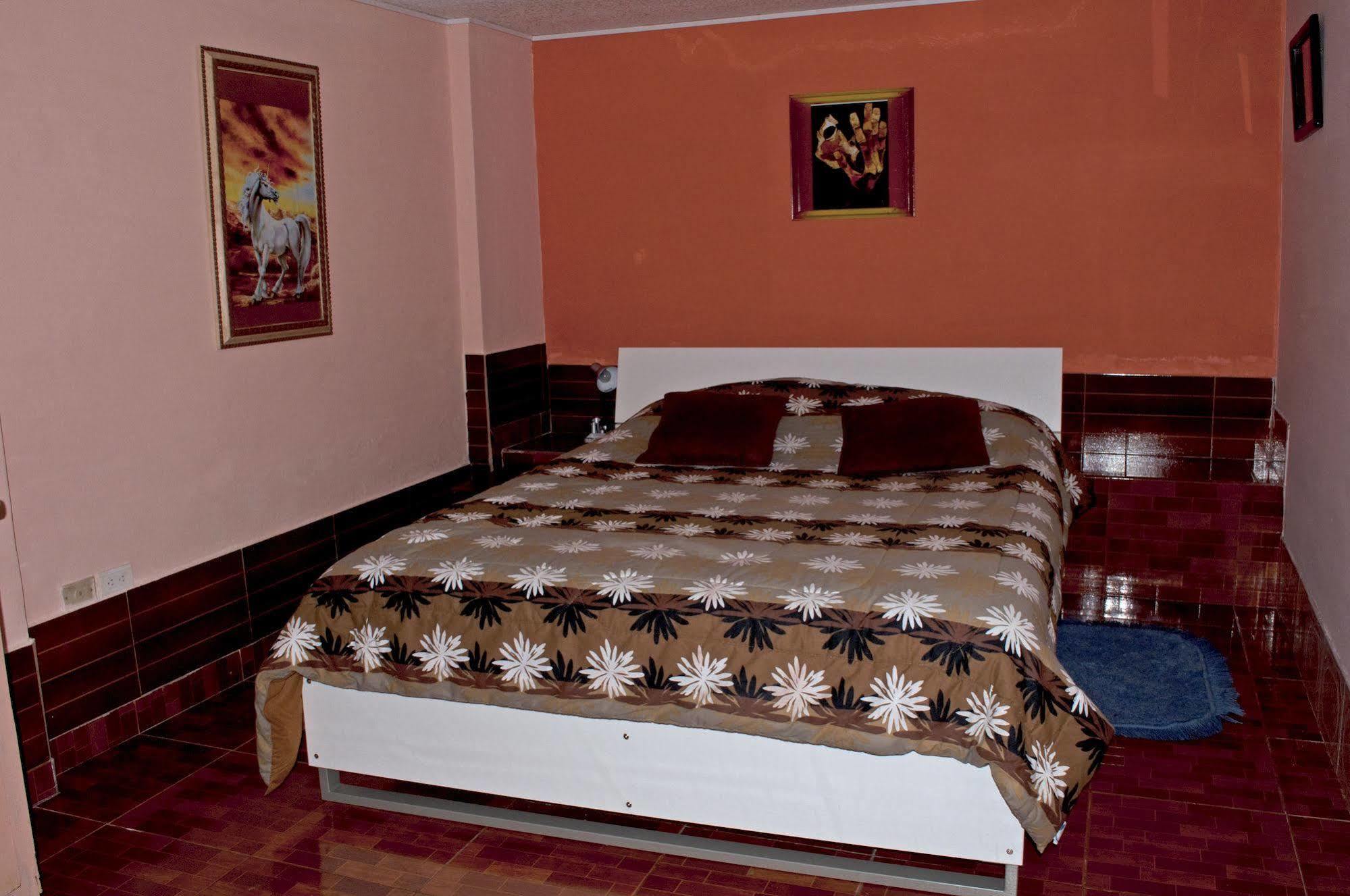 Hostal El Parque Tababela Eksteriør billede